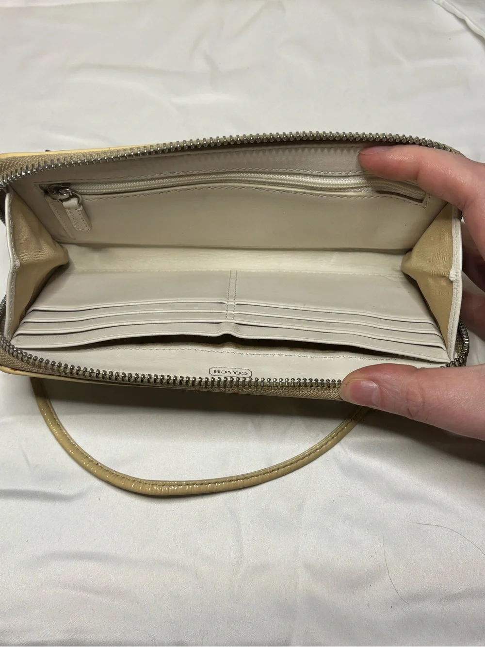 Vintage Coach Beige Signature Poppy Canvas Wristlet wallet